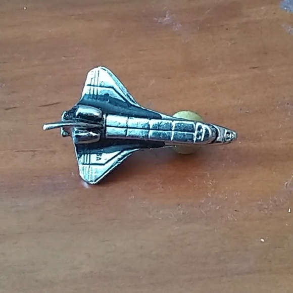 3d silver space shuttle pin - Picture 1 of 3